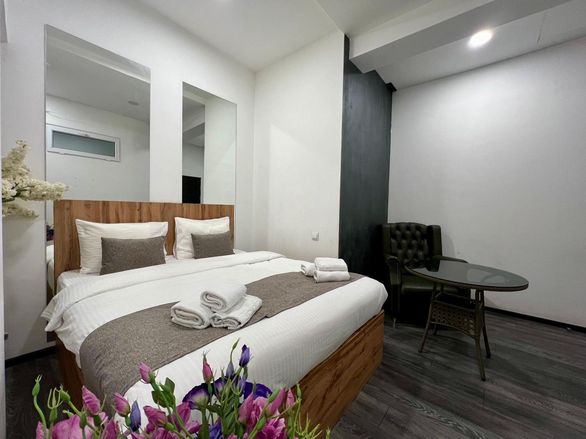 Yvn Tumanyan Apart-Hotel Yerevan Exterior foto